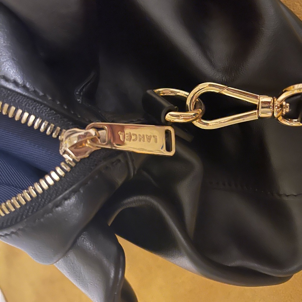 Chic Black Leather Shoulder Bag - Picture 8 of 8
